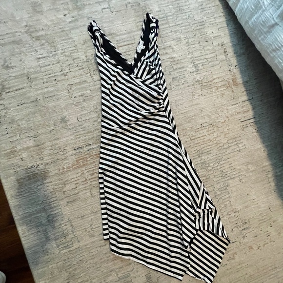 Black and white asymmetrical dress - Picture 1 of 1